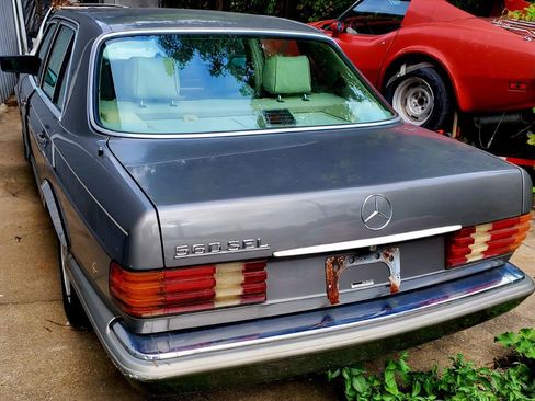 Used 1990 Mercedes-Benz 560 SEL image 2