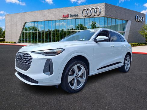 Used 2025 Audi Q5 Premium AWD/4WD image 3
