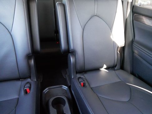 New 2024 Toyota Highlander Limited image 14