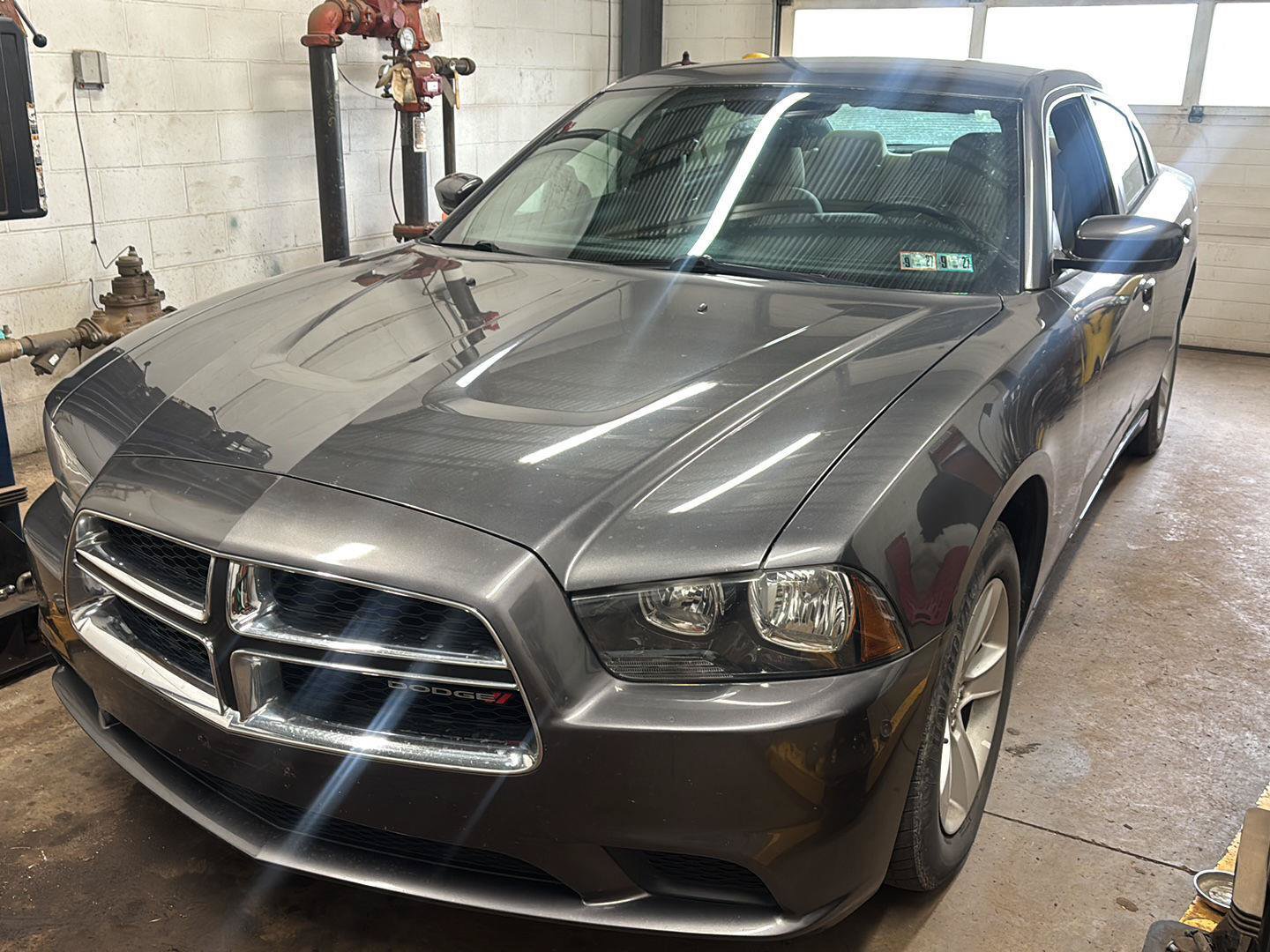 Used 2014 Dodge Charger SE RWD image 1