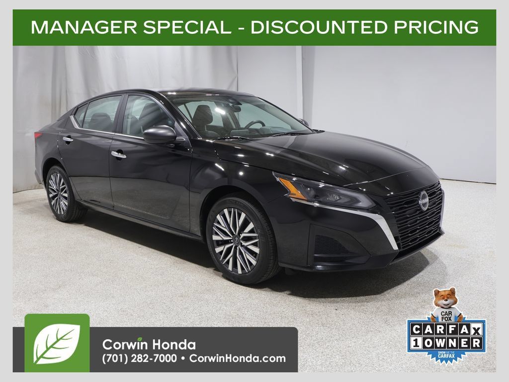 Used 2025 Nissan Altima 2.5 SV AWD/4WD image 1