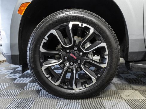 Used 2023 GMC Yukon XL SLT AWD/4WD image 50