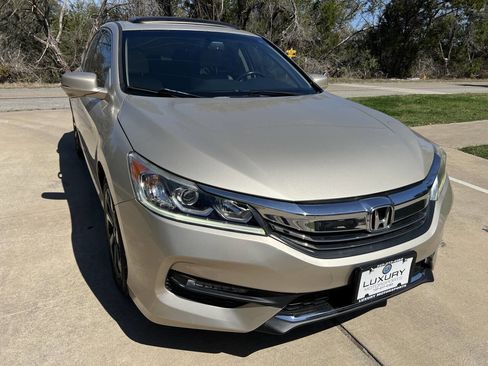 Used 2017 Honda Accord EX-L image 2