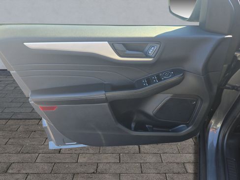 Certified 2022 Ford Escape SE image 10