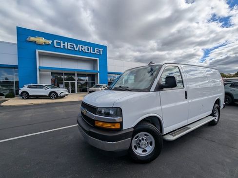 Used 2024 Chevrolet Express 2500 w/ Driver Convenience Package image 25