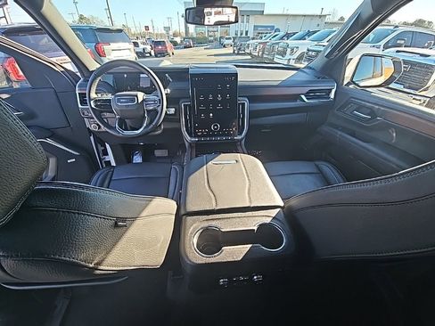 Used 2025 GMC Yukon Denali AWD/4WD image 17