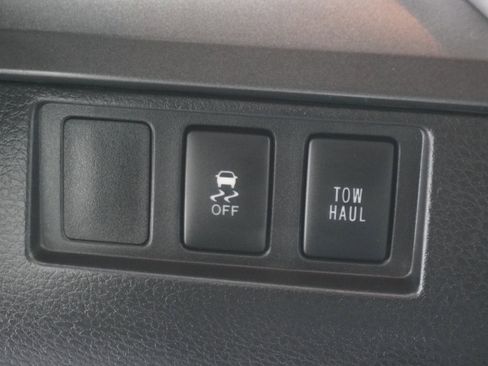 Used 2015 Toyota Tundra SR5 w/ SR5 Upgrade Package AWD/4WD image 18