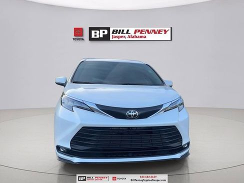 New 2026 Toyota Sienna XLE image 8