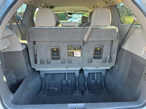Used 2020 Toyota Sienna L image 16
