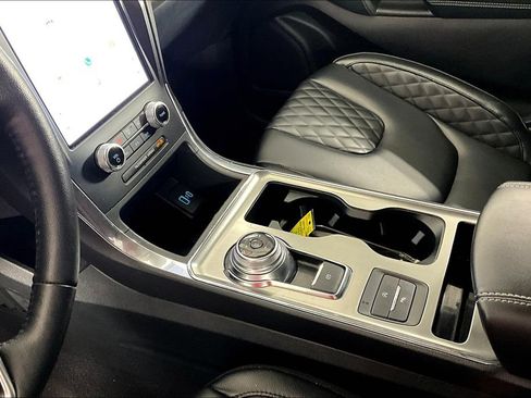 Used 2024 Ford Edge Titanium image 19