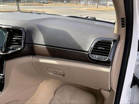 Used 2021 Jeep Grand Cherokee Overland AWD/4WD image 16