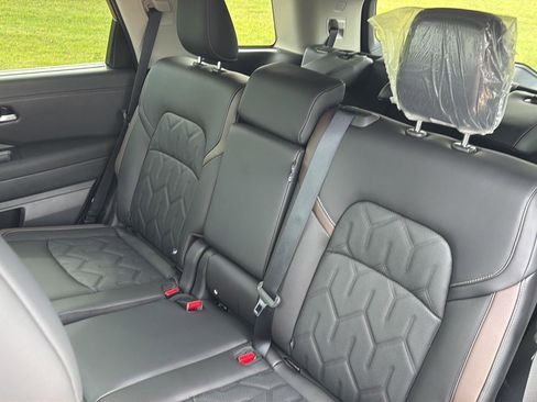 New 2026 Nissan Pathfinder Platinum w/ Cargo Package FWD image 31