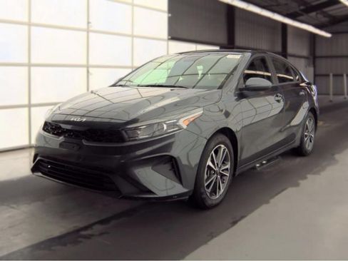 Used 2024 Kia Forte LXS FWD image 2
