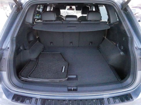Used 2024 Volkswagen Tiguan SEL R-Line image 18