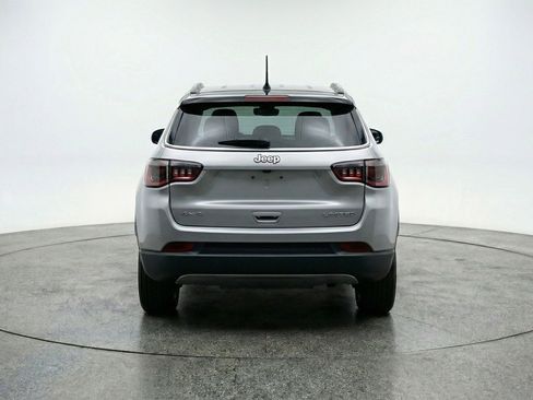 Used 2025 Jeep Compass Limited image 7