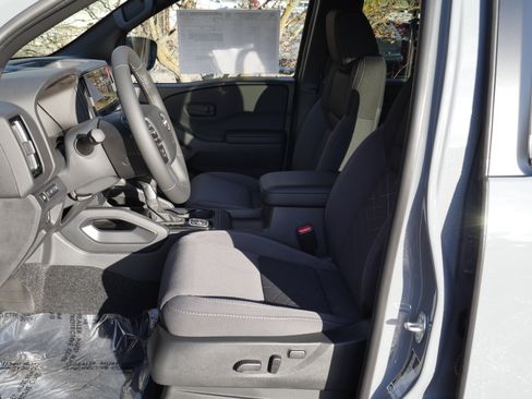 New 2026 Nissan Frontier SV w/ SV Convenience Package image 3