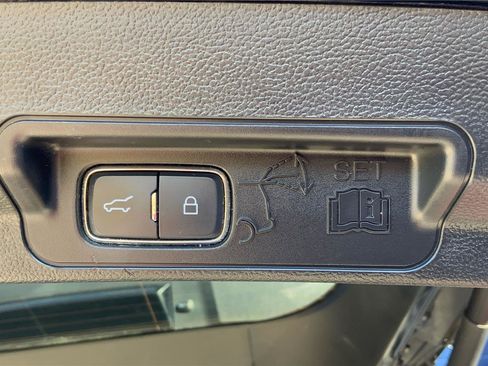 Used 2022 Ford Explorer Limited image 31