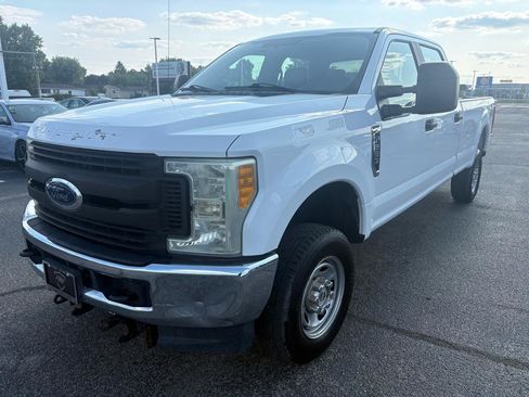 Used 2017 Ford F250 XL w/ XL Decor Group AWD/4WD image 6