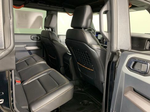 Used 2023 Ford Bronco Badlands w/ Sasquatch Package image 38