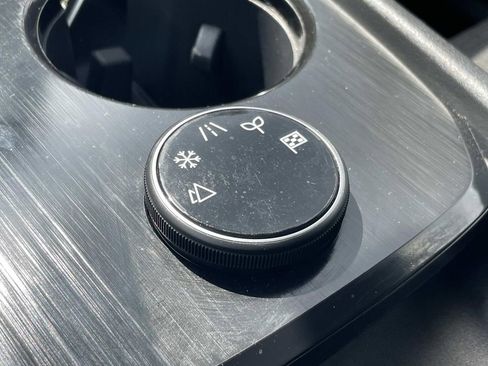 Used 2022 Nissan Rogue SV image 31