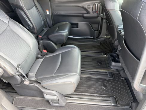 Used 2022 Toyota Sienna XSE FWD image 24