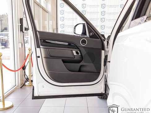 Used 2024 Land Rover Discovery S image 31