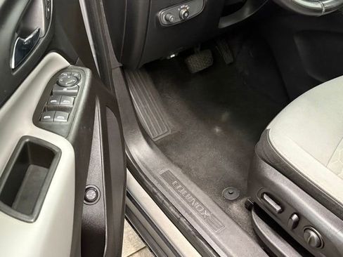 Used 2018 Chevrolet Equinox LT image 12