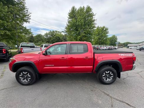 Used 2019 Toyota Tacoma TRD Off-Road AWD/4WD image 2