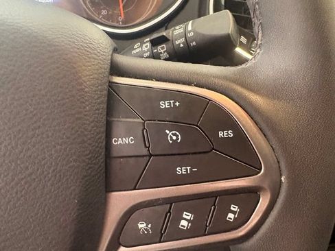 Used 2022 Jeep Cherokee Limited AWD/4WD image 17