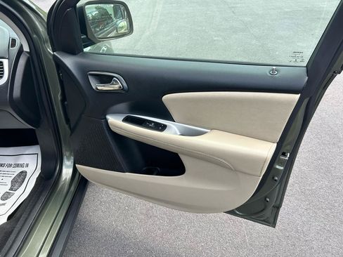 Used 2019 Dodge Journey SE w/ Connectivity Group FWD image 30