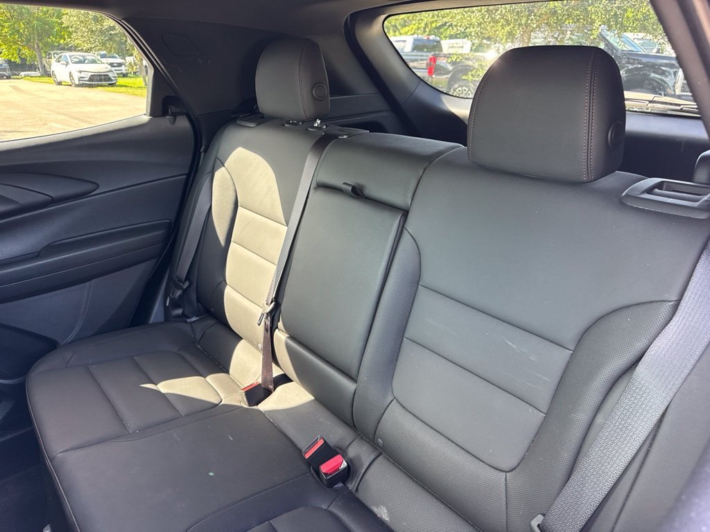 Used 2025 Chevrolet TrailBlazer RS w/ Convenience Package AWD/4WD image 11