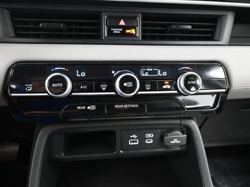 Used 2023 Honda Pilot LX image 23