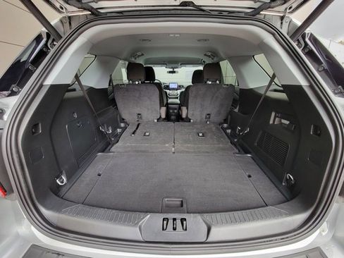 Used 2023 Ford Explorer XLT image 7