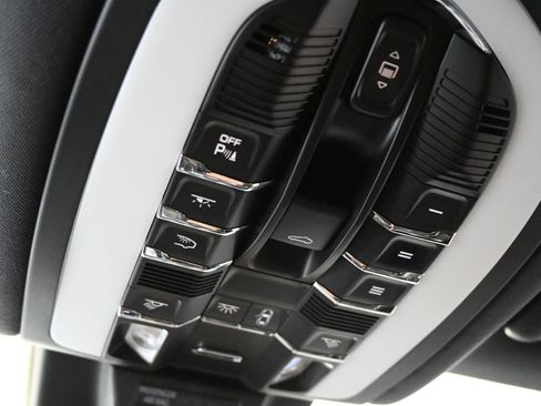 Used 2018 Porsche Macan S image 29