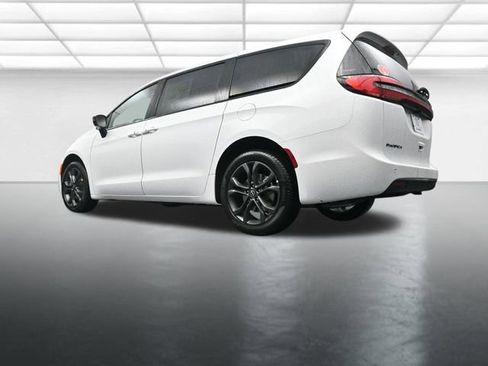 New 2026 Chrysler Pacifica Select image 22