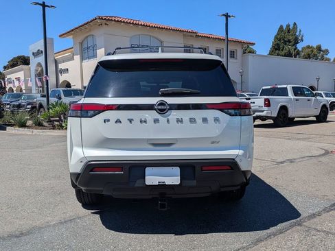 Used 2022 Nissan Pathfinder SV image 3