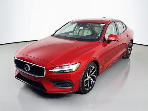 Used 2020 Volvo S60 T5 Momentum image 4