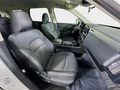 Certified 2024 Nissan Pathfinder SV FWD image 29