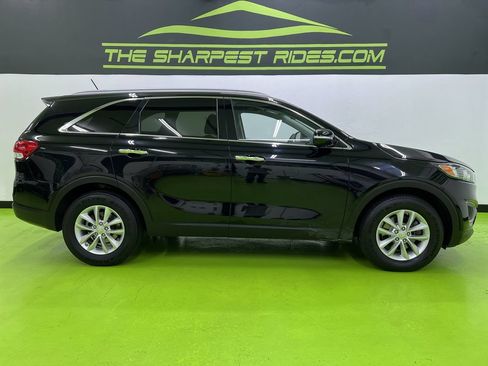 Used 2016 Kia Sorento FWD image 11