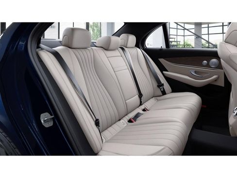 Used 2023 Mercedes-Benz E 350 4MATIC Sedan image 5