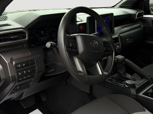 Used 2025 Toyota Tacoma TRD Off-Road w/ TRD Off Road Upgrade Package AWD/4WD image 13