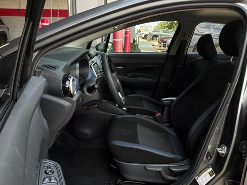 Used 2025 Nissan Versa SV FWD image 10