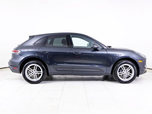Certified 2025 Porsche Macan AWD/4WD image 31
