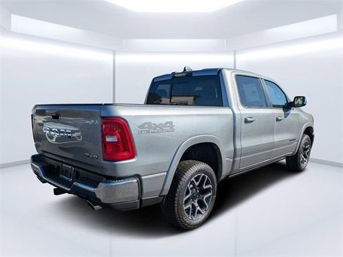 New 2026 Chrysler Pacifica Select image 3