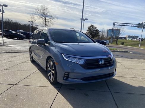 Used 2023 Honda Odyssey Touring image 2