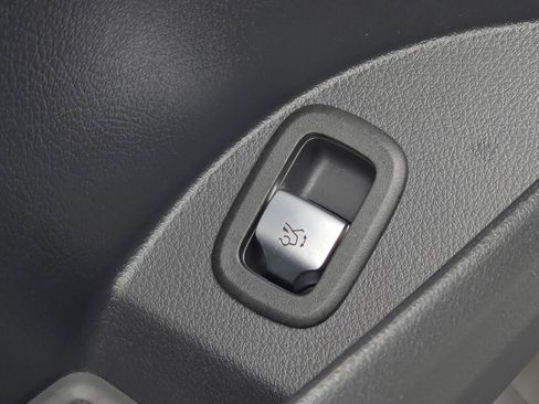 Used 2026 Mercedes-Benz GLC 300 4MATIC image 37