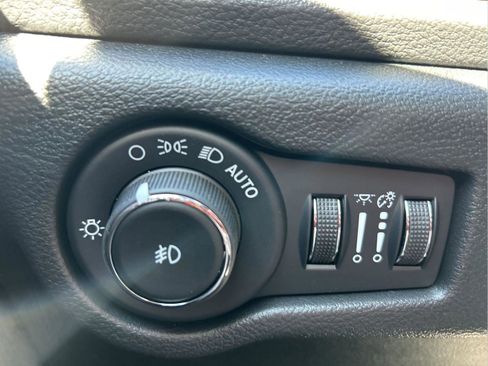 New 2026 Chrysler Pacifica Select image 12