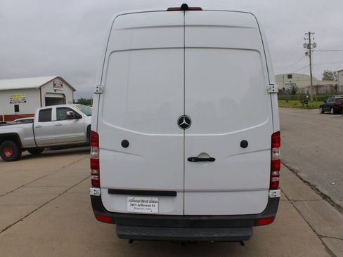 Used 2015 Mercedes-Benz Sprinter 2500 image 7