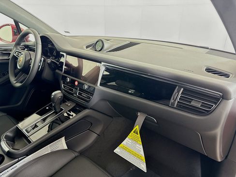 Certified 2025 Porsche Macan image 23