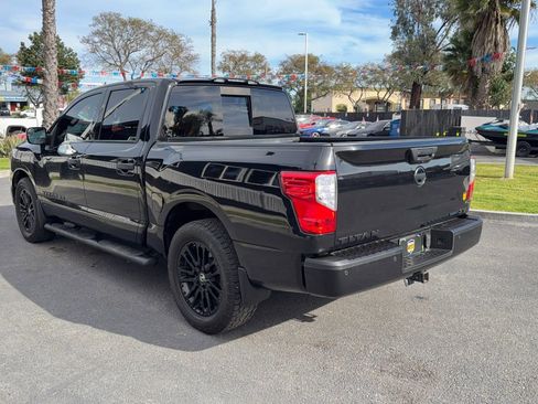 Used 2019 Nissan Titan SV w/ SV Convenience Package image 5